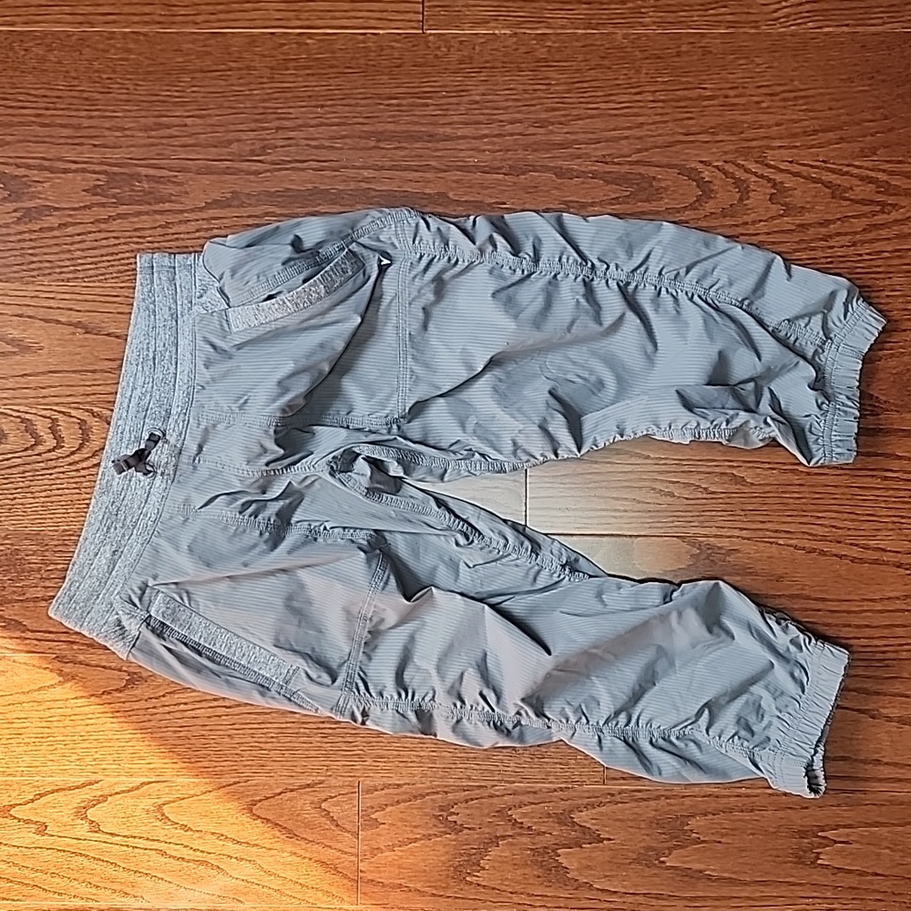 Ivivva Light Gray Ruched Jogger Capri Pants